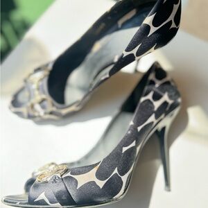 Gucci
Horsebit Accent Satin Pumps